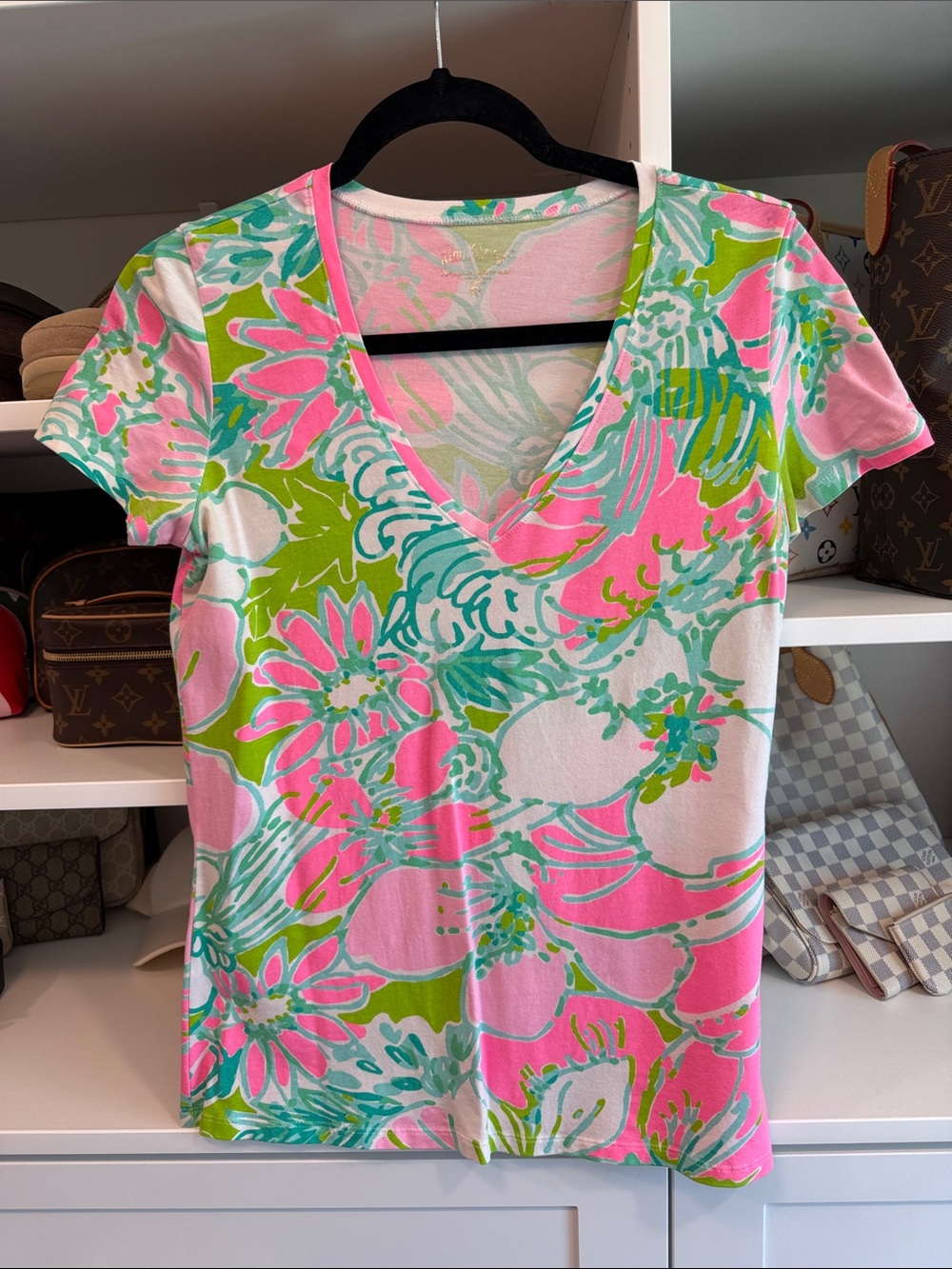 Lilly Pulitzer Pink Green Blue Floral V-Neck Tee Michelle Michele